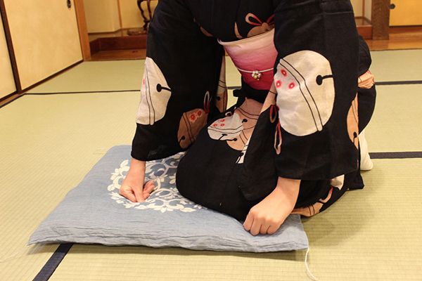 không giẫm lên đệm ngồi không giẫm lên đệm ngồi